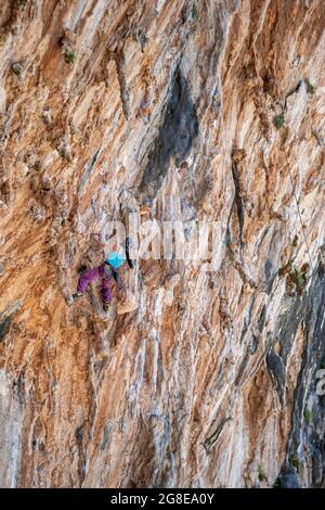 Grande Grotta, Armeos Sektor, Bleiklettern, Sportklettern, Kalymnos, Dodekanes, Griechenland Stockfoto