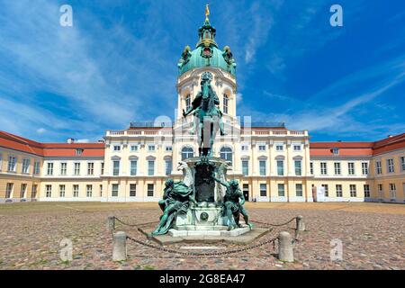Reiterstatue des Großen Kurfürsten im Ehrenhof, Schloss Charlottenburg, Berlin, Deutschland Stockfoto