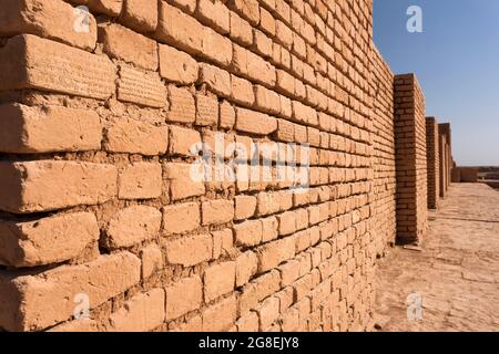 Chogha Zanbil, Ziegel mit Keilschrift, Ziggrat (ziqqrat) der alten Elamiten, Provinz Khuzestan, Iran, Persien, Westasien, Asien Stockfoto