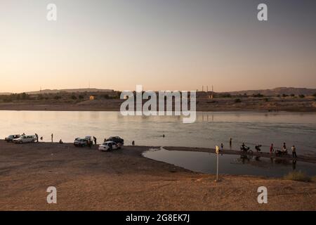 Abendansicht des Karun-Flusses, Shushtar (Shooshtar), der Provinz Khuzestan, Iran, Persien, Westasien, Asien Stockfoto