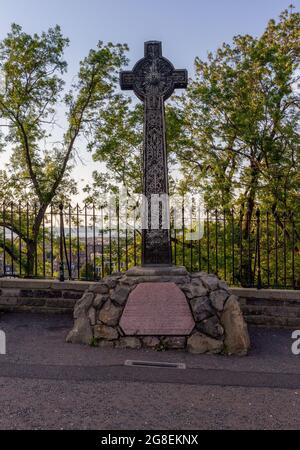 War Memorial auf der Edinburgh Castle Esplanade mit Blick auf das Stadtzentrum von Edinburgh, Edinburgh, Schottland, Großbritannien Stockfoto