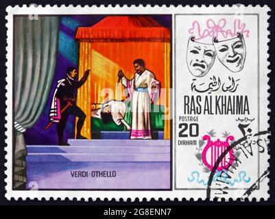 RAS AL-KHAIMAH - UM 1969: Eine in Ras al-Khaimah gedruckte Briefmarke zeigt Othelo von Verdi, Szene aus der Oper, um 1969 Stockfoto