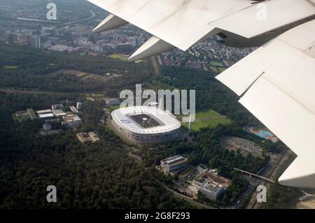 Flug über das Deutsche Bank Stadion am 18. Juli 2021 in Frankfurt/Deutschland. Olympische Sommerspiele 2020, ab 23.07. - 08.08.2021 in Tokio/Japan. Â Stockfoto