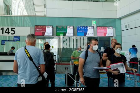 Schlange vor der Einreise nach Japan am Haneda Airport, am 19. Juli 2021 Olympische Sommerspiele 2020, ab 23. Juli. - 08.08.2021 in Tokio/Japan. Â Stockfoto