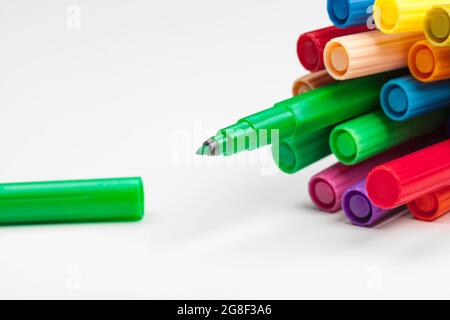 Farbige Markierungen isoliert auf weißem Hintergrund Stockfoto