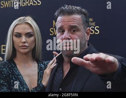 Los Angeles, Usa. Juli 2021. Regisseur Randall Emmett und Lala Kent nehmen am Montag, den 19. Juli 2021, an der Premiere des Film-Krimis „Midnight in the switchgrass“ im Regal LA Live in Los Angeles Teil. Foto von Jim Ruymen/UPI Credit: UPI/Alamy Live News Stockfoto