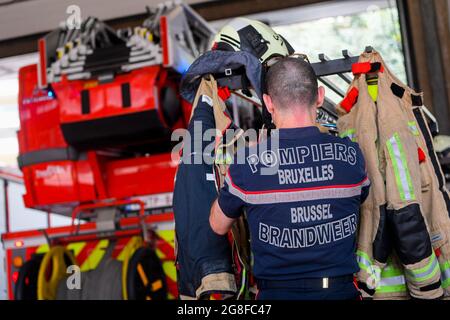 Die Abbildung zeigt eine Schweigeminute, die zum nationalen Trauertag für die Opfer der schweren Überschwemmungen bei der Brüsseler Feuerwehr barra gehört Stockfoto