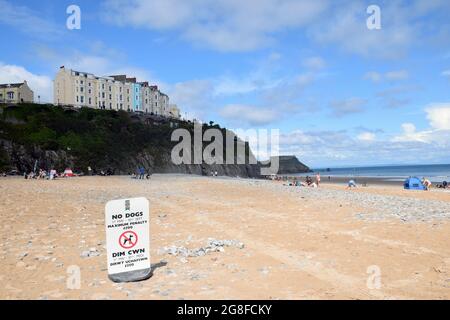 Am 2021. Juli gibt es keine Hundebeschilder in South Beach, Tenby, Pembrokeshire, South Wales Stockfoto