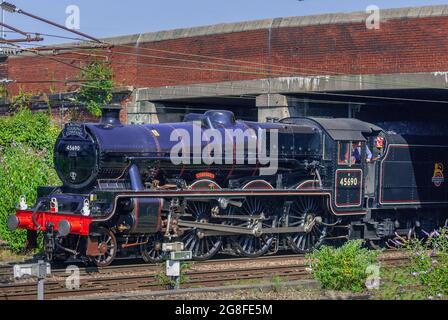 Stanier Black Five Leander Dampflokomotive in Warrington auf der WCML. Stockfoto