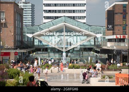 Lower Precinct Shopping Center im Stadtzentrum von Coventry. Stockfoto