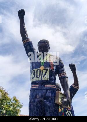 Gesamtansicht der Statue auf dem Campus der Olympischen Spiele 1968 in Mexiko-Stadt San Jose State University die Studenten-Athleten Tommie Smith und John Carlos standen f Stockfoto