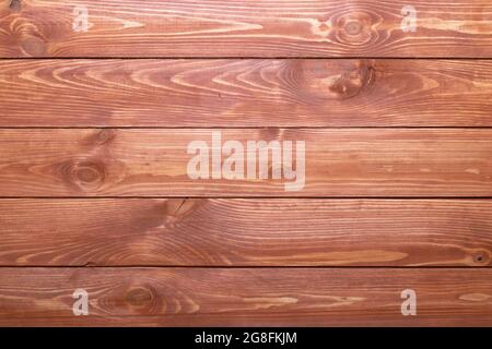 Alte braune Holzbretter, Holzstruktur. Gestreifte Schreibtischoberfläche. Natürliche Farben. Verwittertes Holz, Bretthintergrund. Vintage Tür, Zaun, Latten Stockfoto