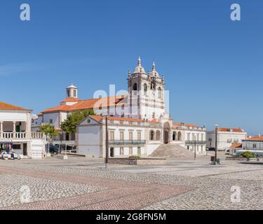 Nazare, Portugal - 28. Juni 2021: Die Kirche unserer Lieben Frau von Nazare in Sitio da Nazare Stockfoto