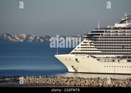 Marseille, Frankreich. Juli 2021. Das MSC Seaside-Schiff kommt im Hafen von Marseille an. Kredit: SOPA Images Limited/Alamy Live Nachrichten Stockfoto