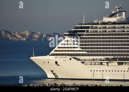 Marseille, Frankreich. Juli 2021. Das MSC Seaside-Schiff kommt im Hafen von Marseille an. (Foto von Gerard Bottino/SOPA Images/Sipa USA) Quelle: SIPA USA/Alamy Live News Stockfoto