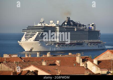 Marseille, Frankreich. Juli 2021. Das MSC Seaside-Schiff kommt im Hafen von Marseille an. (Foto von Gerard Bottino/SOPA Images/Sipa USA) Quelle: SIPA USA/Alamy Live News Stockfoto