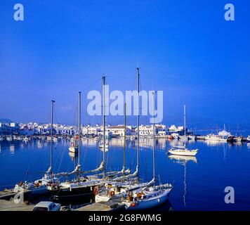 Alter Hafen, festfahrenden Segelbooten, Chora Stadt, Mykonos Insel, Kykladen Inseln, Griechenland, Europa, Stockfoto