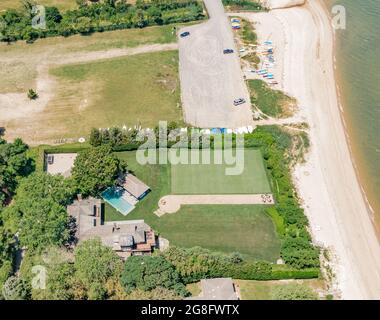 Luftaufnahme von Havens Beach und 25 Shaw Road, Sag Harbor, NY Stockfoto