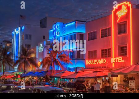 Ocean Drive bei Nacht, South Beach, Miami, Florida, USA, Nordamerika Stockfoto