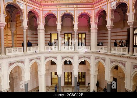 Rathaus und Nationalbibliothek wiederaufgebaut, Sarajevo, Bosnien und Herzegowina, Europa Stockfoto