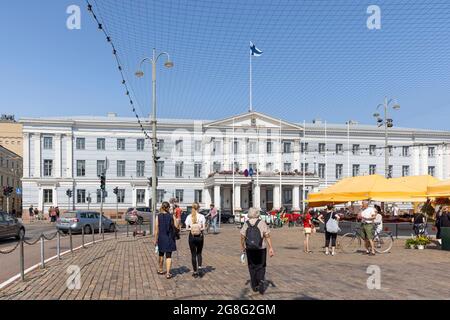 Rathaus von Helsinki bei strahlendem Sommersonne am Wochenende Stockfoto