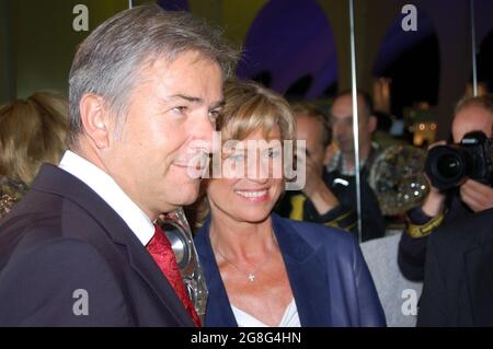 Funkausstellung Berlin 2008 - Messerundgang - Dagmar Wöhrl, Parlamentarische Staatssekretärin - Klaus Wowereit, Regierender Bürgermeister von Berlin Stockfoto