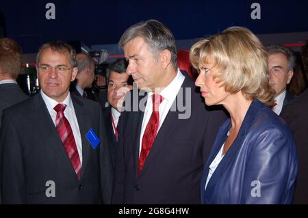 Funkausstellung Berlin 2008 - Messerundgang - Dagmar Wöhrl, Parlamentarische Staatssekretärin - Klaus Wowereit, Regierender Bürgermeister von Berlin Stockfoto