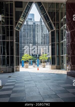 Pittsburgh, PA - 5. Juli 2021: Moderne Architektur im PPG Place in der Innenstadt von Pittsburgh Stockfoto