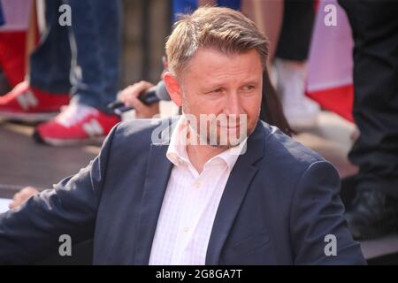 Danzig, Polen. Juli 2021. Marcin Kierwinski in der Altstadt von Danzig.Treffen von Donald Tusk mit den Unterstützern der Platforma Obywatelska. (Foto von Tomasz Zasinski/SOPA Images/Sipa USA) Quelle: SIPA USA/Alamy Live News Stockfoto