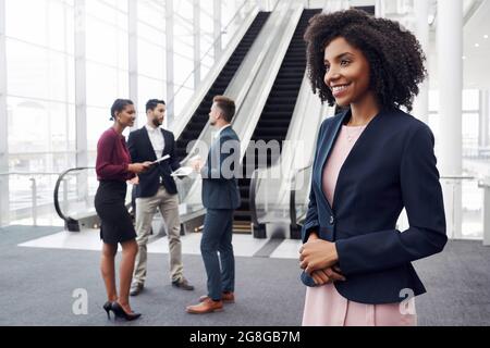 Sie hebt sich von den anderen ab Stockfoto