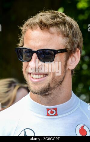 Jenson Button bereitet sich darauf vor, beim Goodwood Festival of Speed in Großbritannien einen klassischen McLaren-Rennwagen zu fahren. Grand Prix, Formel-1-Rennfahrer Stockfoto