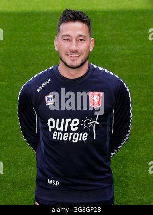 ENSCHEDE, NIEDERLANDE - 19. JULI: Physiotherapeut Marco Pallencaoe vom FC Twente während einer Fotoschau des FC Twente in der Grolsch Veste am 19. Juli 2021 in Enschede, Niederlande (Foto: Broer van den Boom/Orange Picches) Stockfoto