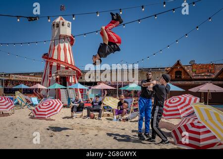 360 ALLSTARS International Cast von urbanen Zirkus-Elite-Athleten führen spektakuläre physische Fusionen auf dem London Wonderground Earls Court durch. London, Großbritannien. Stockfoto