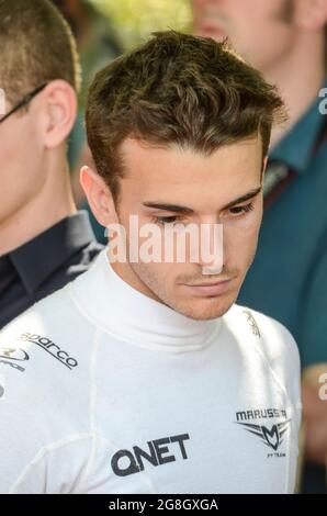 Jules Bianchi, französischer Rennfahrer, der für Marussia F1 in der F1-Weltmeisterschaft fuhr. Grand-Prix-Fahrer bereitet sich auf das Rennen in Goodwood vor Stockfoto