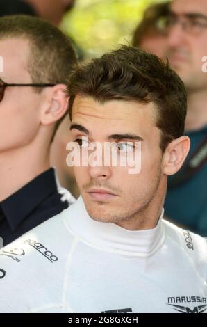 Jules Bianchi, französischer Rennfahrer, der für Marussia F1 in der F1-Weltmeisterschaft fuhr. Grand-Prix-Fahrer bereitet sich auf das Rennen in Goodwood vor Stockfoto