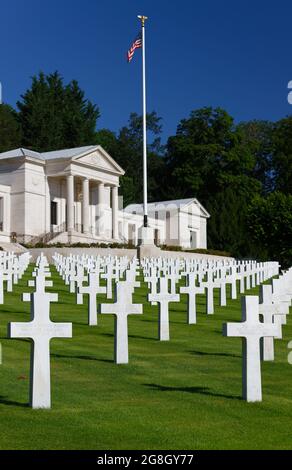 Suresnes American Cemetery befindet sich etwas außerhalb von Paris, erinnert an amerikanische Dienstmitglieder, die ihr Leben während des Ersten und Zweiten Weltkriegs verloren Stockfoto