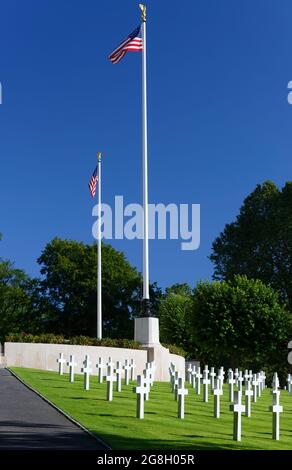 Suresnes American Cemetery befindet sich etwas außerhalb von Paris, erinnert an amerikanische Dienstmitglieder, die ihr Leben während des Ersten und Zweiten Weltkriegs verloren Stockfoto