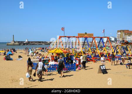 Beliebter Strand von Margate in Thanet im Osten von Kent, an einem heißen Sommertag, Süd-England, Großbritannien Stockfoto