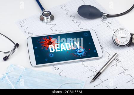 Tablet-pc und Arztgeräte auf weißer Oberfläche Stockfoto