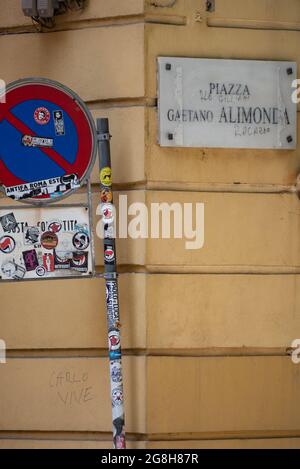 Genua, Italien. Juli 2021. 20 Jahre sind seit dem Massaker während der G8 in Genua vergangen. Die schwerste Aussetzung demokratischer Rechte in einem westlichen Land seit dem Zweiten Weltkrieg. Die Piazza Alimonda und die Diaz-Schule waren einige der Orte der Gewalt, die während der G8 2001 in Genua stattfand. (Foto von Claudia Rolando/Pacific Press) Quelle: Pacific Press Media Production Corp./Alamy Live News Stockfoto