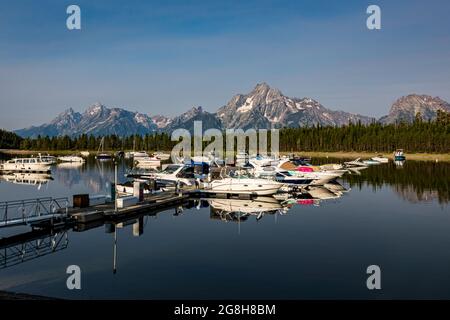 Sonnenaufgang auf den Tetons bei Coulter Bay Stockfoto