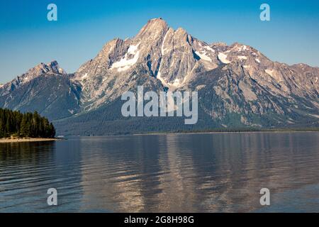 Sonnenaufgang über den Tetons und Lake Jackson Stockfoto