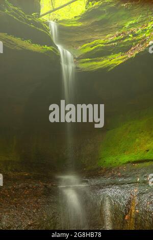 Wasserfall in Devils Punchbowl, Shades State Park, Indiana Stockfoto