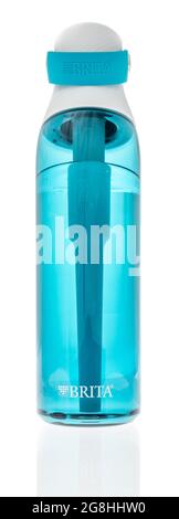 Winneconne, WI -20 Juli 2021: Eine Wasserflasche mit Filter von Brita auf einem isolierten Hintergrund Stockfoto