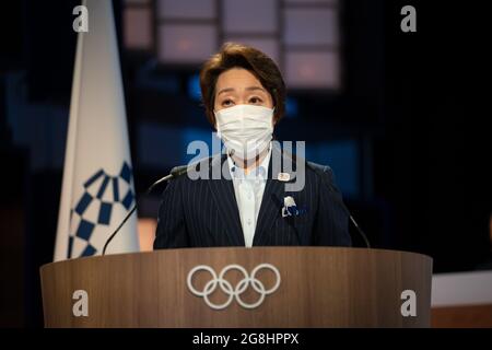 (210721) -- TOKIO, 21. Juli 2021 (Xinhua) -- Präsident des Organisationskomitees der Olympischen und Paralympischen Spiele in Tokio (Tokio 2020) Seiko Hashimoto spricht während der 138. IOC-Sitzung am 20. Juli 2021 in Tokio, Japan. Der Schritt, das olympische Motto „schneller, höher, stärker“ um „gemeinsam“ zu ergänzen, wurde bei der 138. IOC-Sitzung hier am Dienstag einstimmig beschlossen. (IOC/Handout über Xinhua) Stockfoto