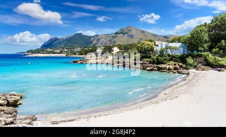 Landschaft mit Sant Pere Strand von Alcudia, Insel Mallorca, Spanien Stockfoto