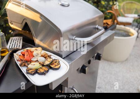 Gegrilltes Gemüse auf einem Grill Stockfoto