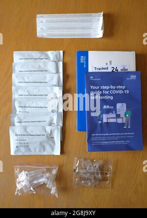 Covid-19 Selbsttest (Rapid Antigen Tests} UK Stockfoto