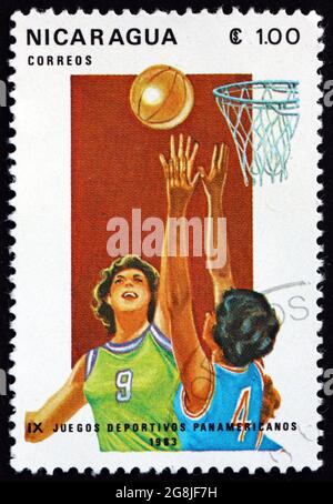 NICARAGUA - UM 1983: Eine in Nicaragua gedruckte Marke zeigt Frauenbasketball, 9. Panamerikanische Spiele, um 1983 Stockfoto