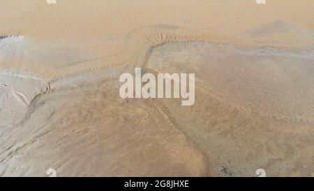 Muster und Texturen im Sand am Strand Stockfoto
